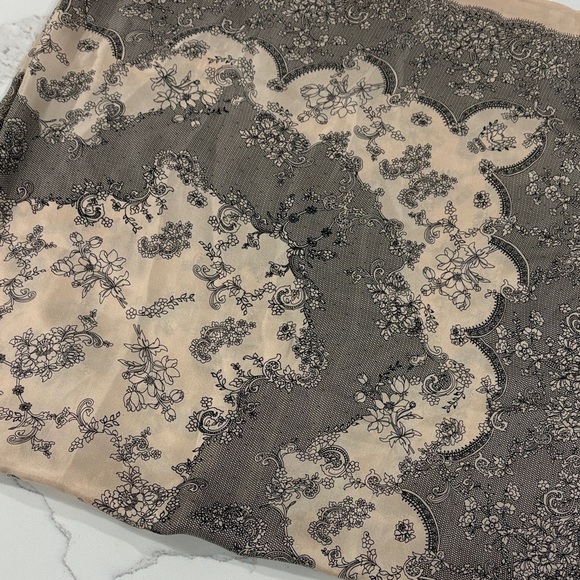 Ann Taylor Black & Cream Lace Print Large Silk Scarf - Picture 12 of 13